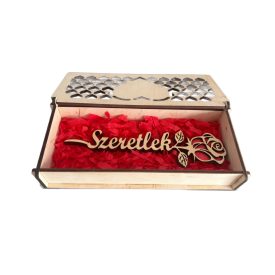   Gravírozott fa ajándék box – Szeretlek rózsával Termék adatai: